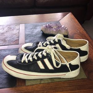 Men’s simple tennis shoes